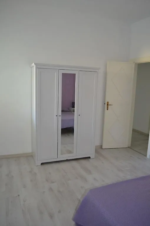 Semesterbostad Casa Vacanze Via Taormina 8 Villa Fontane Bianche Italien